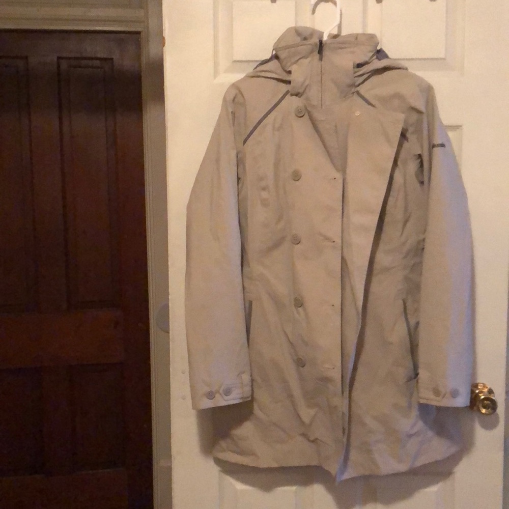 Great Columbia raincoat barely worn